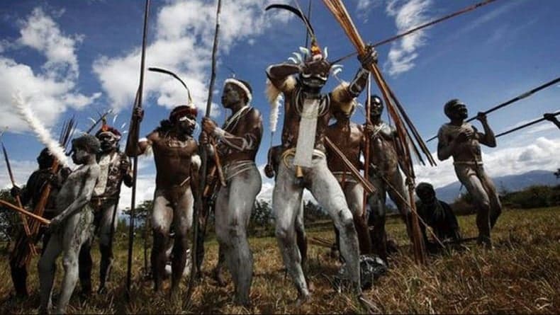 Sejarah Suku di Papua Menggunakan Koteka, Simbol Adat Istiadat yang Terus Hidup