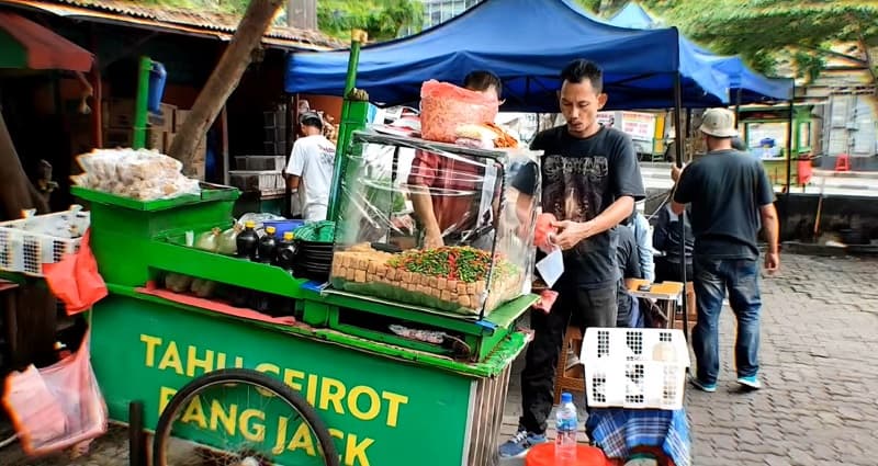 Kisah Tahu Gejrot Bang Jack, Laku 1.000 Porsi dan Kantongi Rp18 Juta per Hari