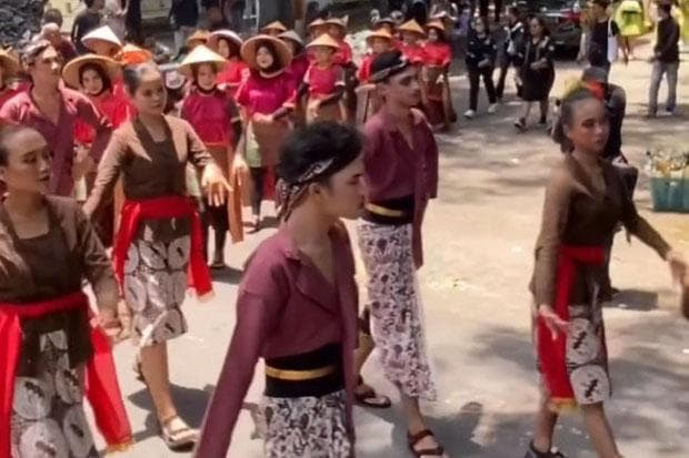 Gokil Wisuda Kampus ISI Yogyakarta Beda dari yang Lain, Berasa Festival Budaya