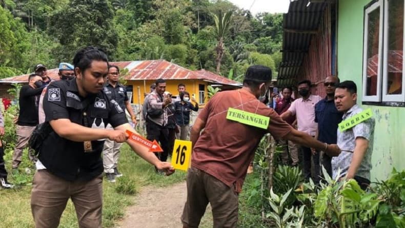 Pria di Bone Bolango Bunuh Suami Pertama Istri, Begini Reka Ulang Kasusnya Pria di Bone Bolango Bunuh Suami Pertama Istri, Begini Reka Ulang Kasusnya