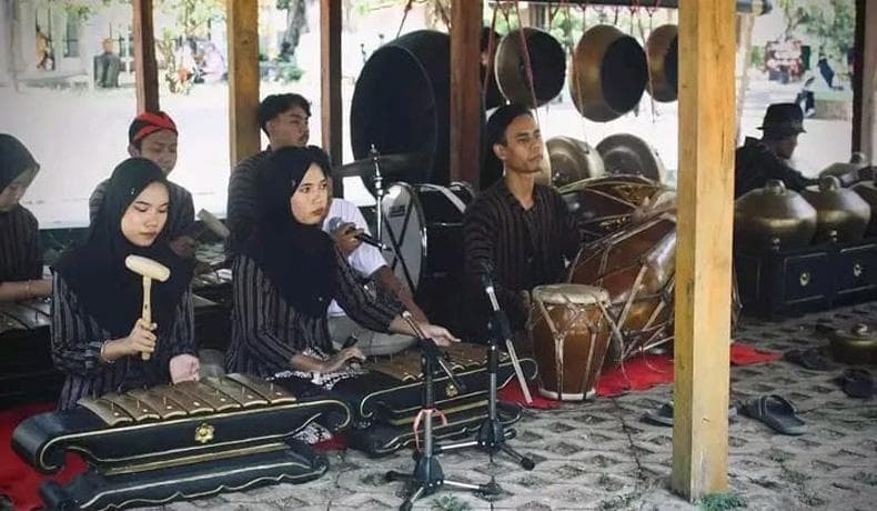 Mengunjungi Wisata Unik di Pemalang, Ada Pasar Tempo Dulu dan Situs Makam Pangeran Benowo