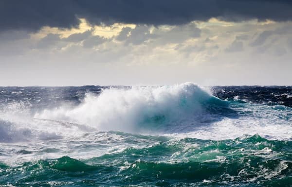 Inilah Alasan Kenapa Air Laut Berwarna Biru