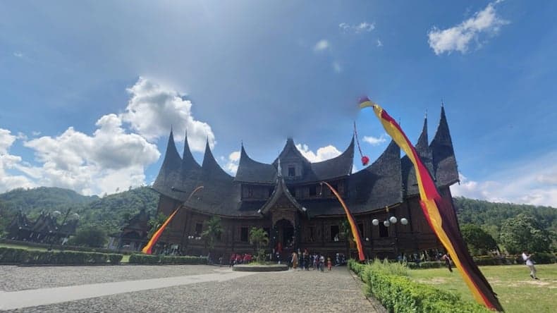 Istano Basa Pagaruyung, Bukti Kejayaan Minangkabau di Masa Lampau