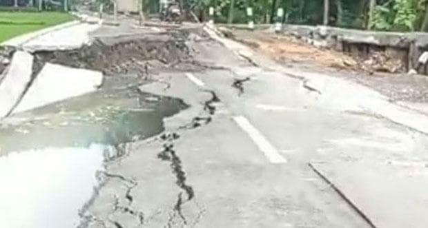 Tangani Jalan Ambles di Sriharjo Imogiri, Pemkab Bantul Konsultasi ke Ahli Geologi