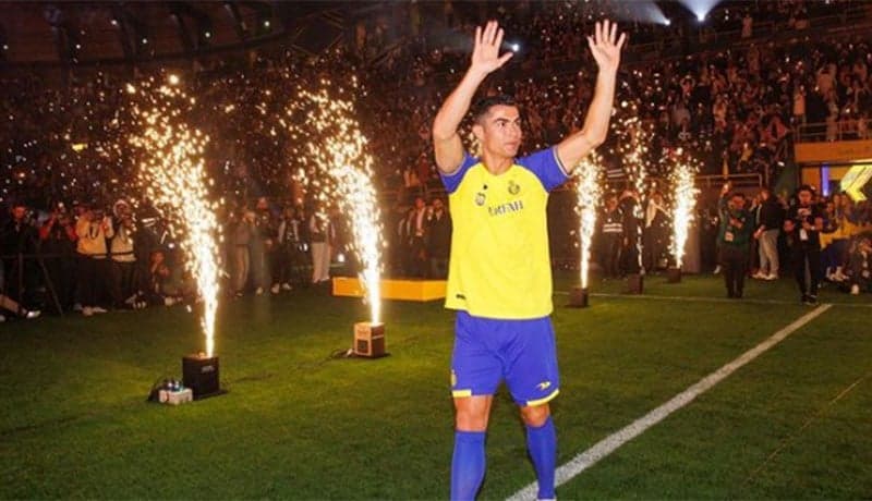 Wow, Cristiano Ronaldo Disambut Meriah Fans Al Nassr: Mari Mulai Bekerja!