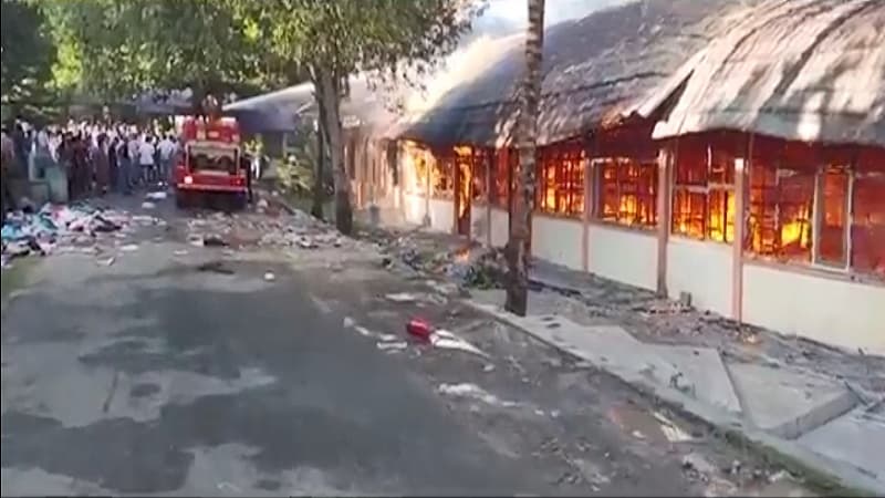 3 Barak Asmara Putri SMA Negeri Modal Bangsa Terbakar