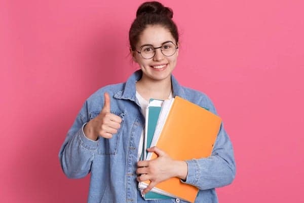 7 Contoh Teks Editorial Beserta Fakta dan Opininya tentang Berbagai Tema