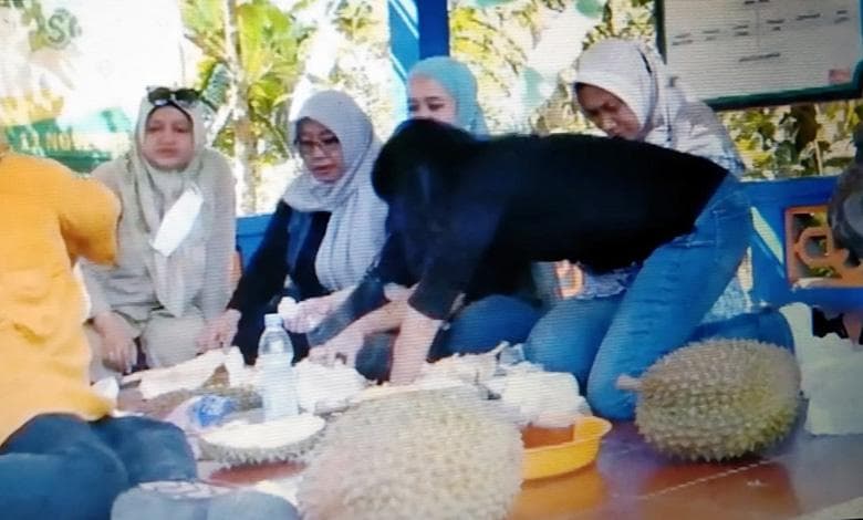 Wow, Durian Bawor 15 Kg di Banyumas Ini Laris Manis Diburu Warga Luar Kota Wow, Durian Bawor 15 Kg di Banyumas Ini Laris Manis Diburu Warga Luar Kota