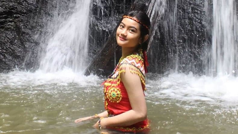 Rahasia Kecantikan Gadis Dayak, Berkulit Putih dan Punya Tatapan Mata Elang