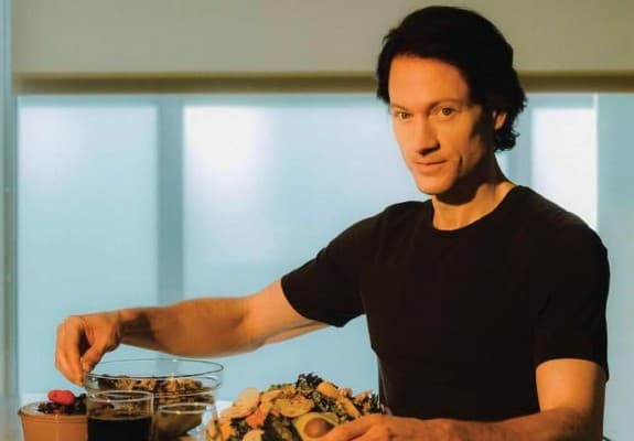 Pengusaha Tajir 45 Tahun Habiskan Puluhan Juta demi Jadi Remaja 18 Tahun