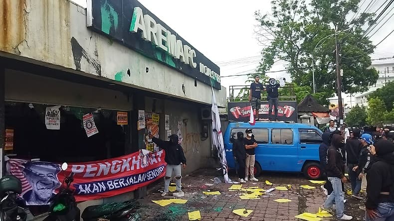 Sopir dan SPG Rokok Jadi Korban Salah Tangkap Polisi saat Demo Rusuh Arema FC