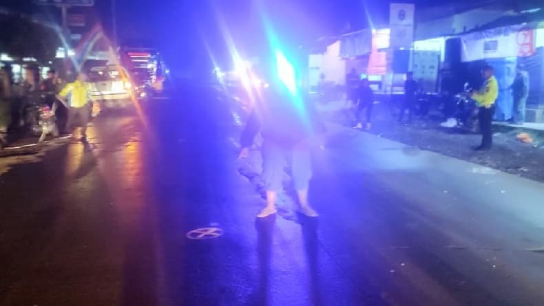 Motor Tabrakan dengan Bus Pariwisata di Sukalarang Sukabumi, 1 Tewas dan 1 Kritis Motor Tabrakan dengan Bus Pariwisata di Sukalarang Sukabumi, 1 Tewas dan 1 Kritis