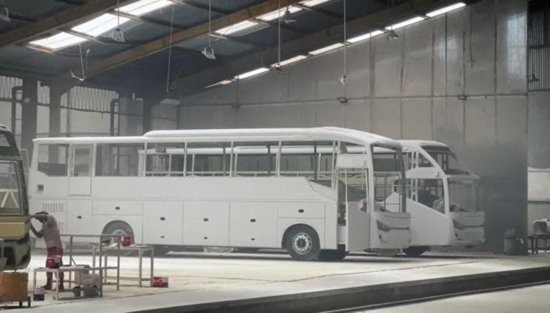 Melihat Besarnya Karoseri Bus Laksana Seluas 18 Hektare, Mau ke Toilet Harus Pakai Motor