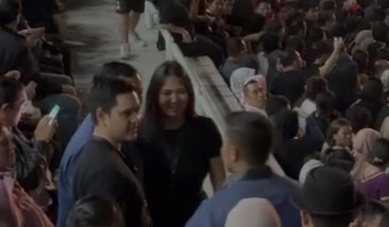 Prabowo Nikmati Konser Dewa 19, Penonton Berebut Selfie