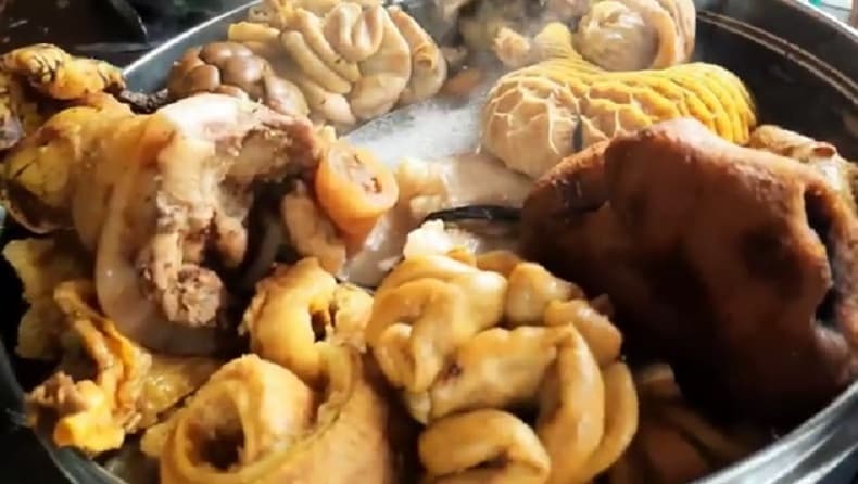 Ada Bakso Jagal dengan Topping Jeroan Sapi di Blitar, Pembeli Bisa Pilih Sendiri Ada Bakso Jagal dengan Topping Jeroan Sapi di Blitar, Pembeli Bisa Pilih Sendiri
