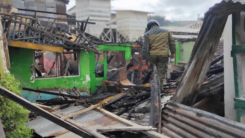 Rumah 2 Lantai di Cipatat KBB Ludes Terbakar, 5 Penghuni Terpaksa Ngungsi