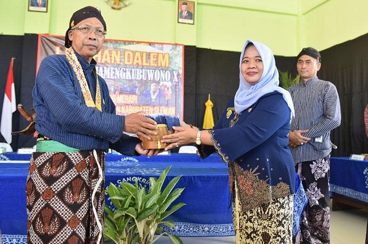 Keraton Yogyakarta Gelar Labuhan Merapi, Uba Rampe Dibawa ke Petilasan Mbah Maridjan