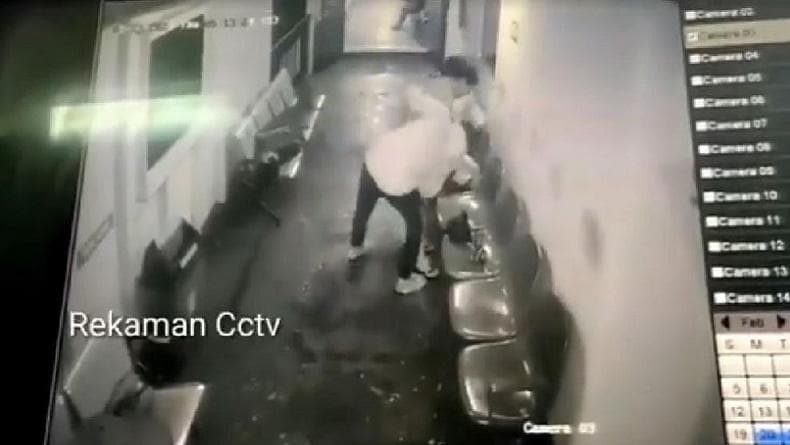 Viral Video Suami Terekam CCTV Lempar Istri ke Laut dari Kapal Menuju Bakauheni