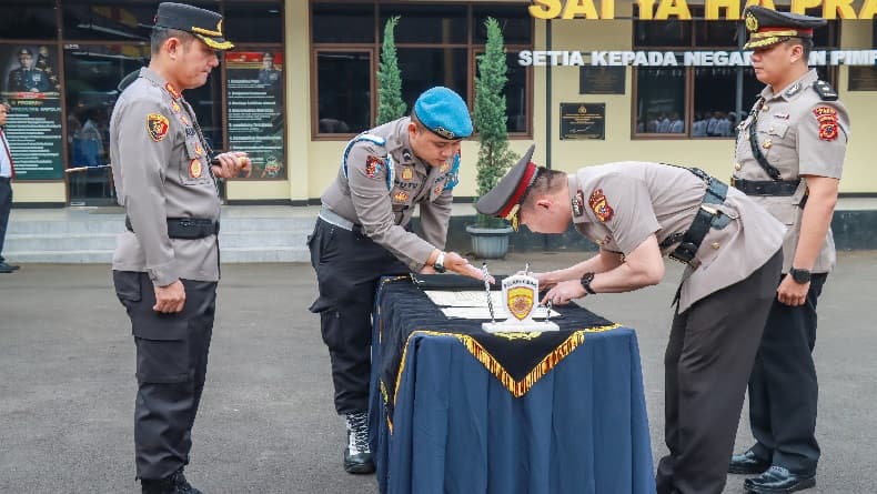 Wakapolres Cimahi Dirotasi, M Bima Gunawan J Gantikan Niko N Adi Putra Wakapolres Cimahi Dirotasi, M Bima Gunawan J Gantikan Niko N Adi Putra