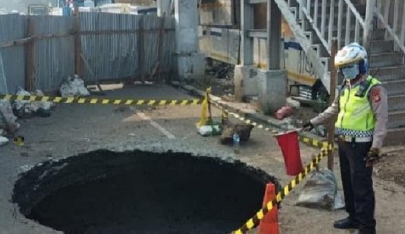 Jalan Ambles, Pemprov DKI Akan Sanksi Vendor Proyek Galian jika Kerja Asal-Asalan Jalan Ambles, Pemprov DKI Akan Sanksi Vendor Proyek Galian jika Kerja Asal-Asalan