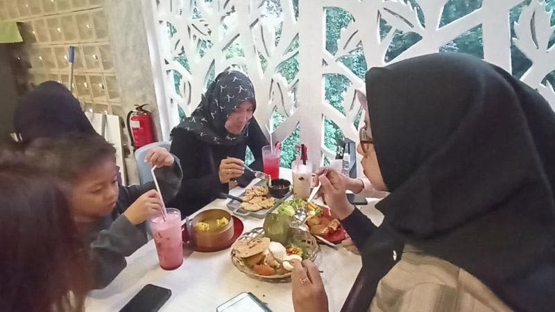 Nikmatnya Sego Berkat di Resto Kaliwungu Kendal, Serasa Kondangan di Kampung