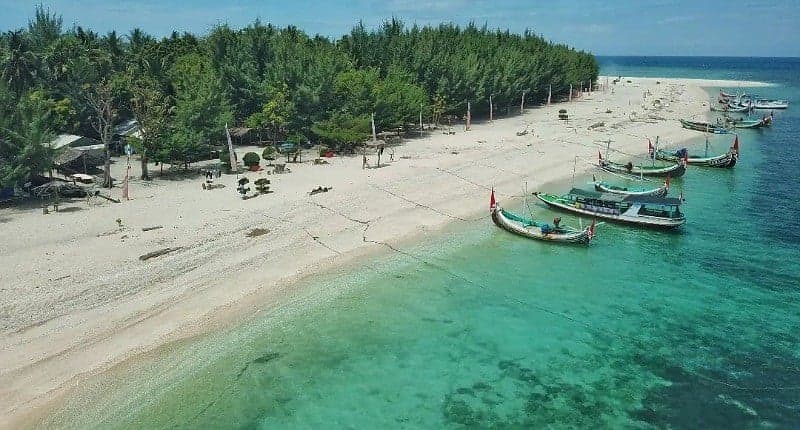 Indahnya Gili Labak, Pulau Kecil Berpasir Putih bak Surga Tersembunyi di Ujung Madura