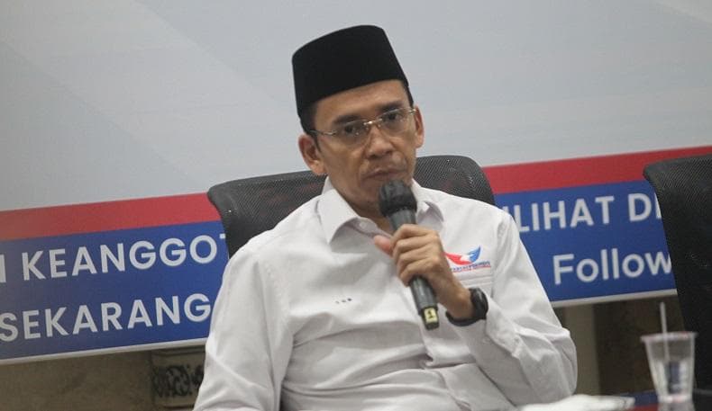 Tausiyah di Masjid Nasional Al-Akbar Surabaya, TGB: Bahagia lah saat Berbuat Baik