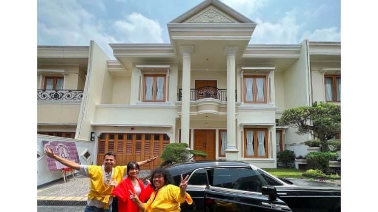 Dicibir Warganet Gara-Gara Sukses Beli Rumah Mewah, Begini Jawaban Menohok Fuji