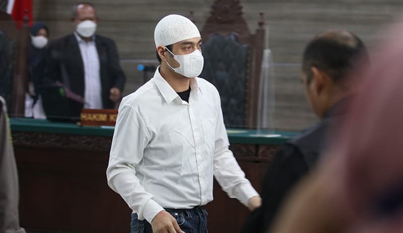 Ferry Irawan Dituntut 1 Tahun 6 Bulan Penjara Kasus KDRT Venna Melinda