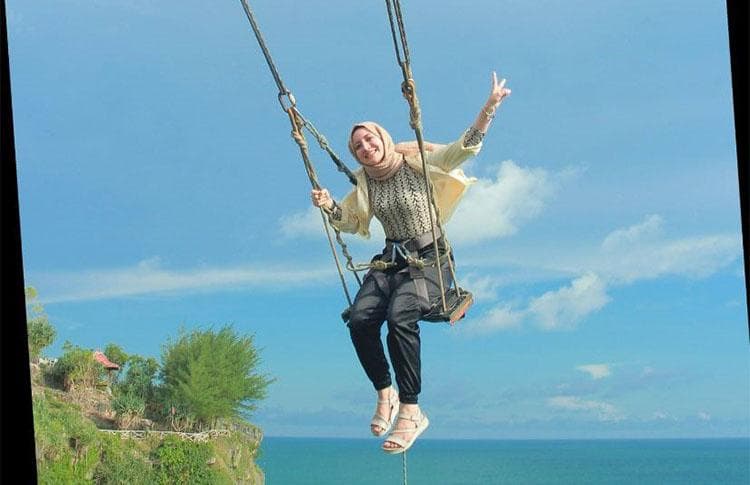 Wisata Seru Jogja Swing, Naik Ayunan di Atas Samudera Hindia