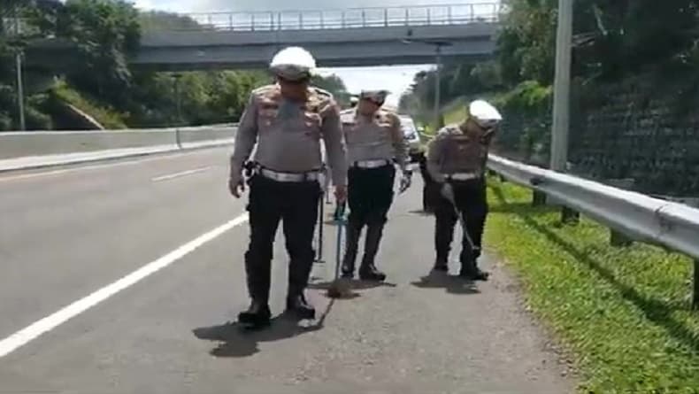 Banyak Ranjau Paku di Tol Cipularang Km 100-120, Polisi Imbau Pemudik Waspada