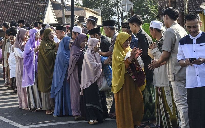 Makna Halal Bihalal, Tradisi Lebaran yang Kental di Indonesia 