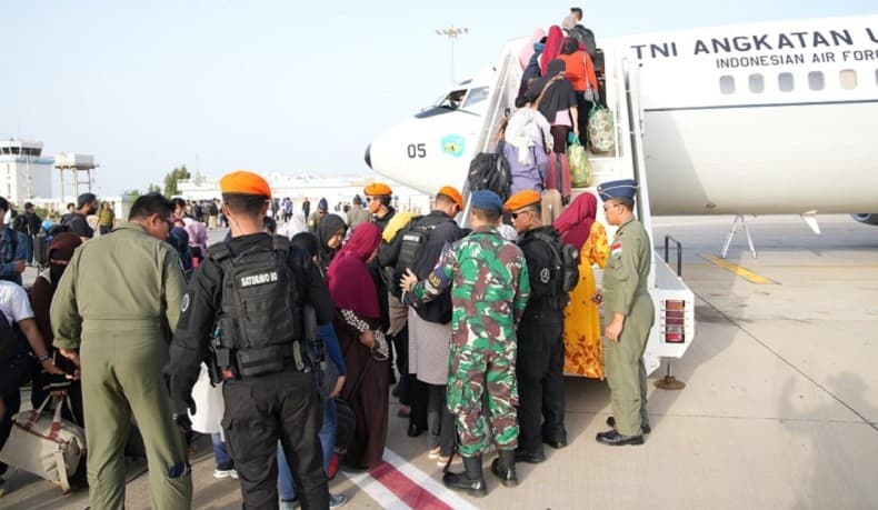 Momen TNI AU Evakuasi 110 WNI yang Terjebak Perang Saudara di Sudan