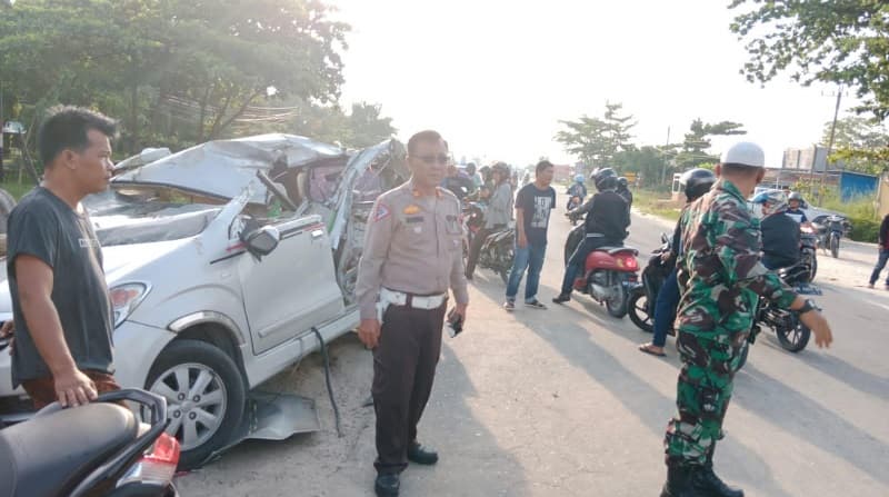 Avanza Tabrak Truk Parkir di Kampar, 3 Tewas dan 2 Luka Berat