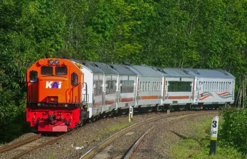 Kisah Horor Masinis Bertugas di Malam Hari Lewati Hutan Karet Sumatera, Tiba-Tiba Ada Selendang Merah