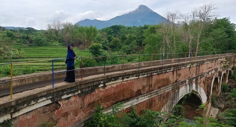 Intip Jembatan Air Talang Usia 100 Tahun Peninggalan Belanda di Malang, Berlatar Pegunungan