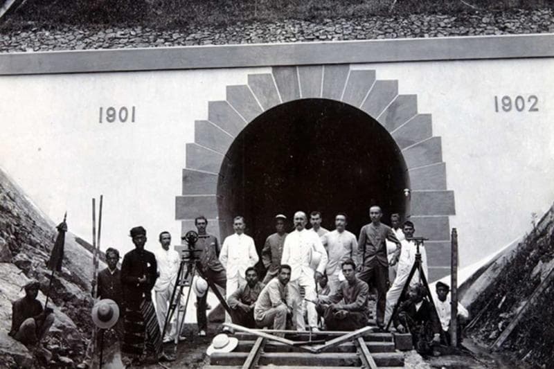 Membelah Gunung dan Hutan, Begini Perasaan Masinis Kereta saat Lewati Terowongan Angker