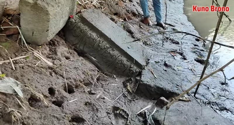 Reruntuhan Candi Majapahit Muncul di Tepi Sungai usai Banjir Bandang, Ada Arca dan Batu Relief!