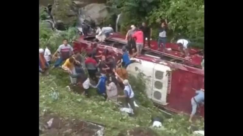 Kronologi Kecelakaan Bus Wisata di Guci Tegal, Saat Parkir Tiba-Tiba Terjun ke Sungai Awu