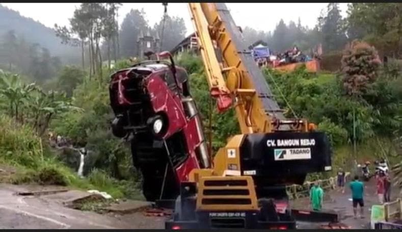 Penyebab Bus Masuk Jurang di Guci Masih Misteri, KNKT: Tuas Rem Tangan dan Roda Terkunci