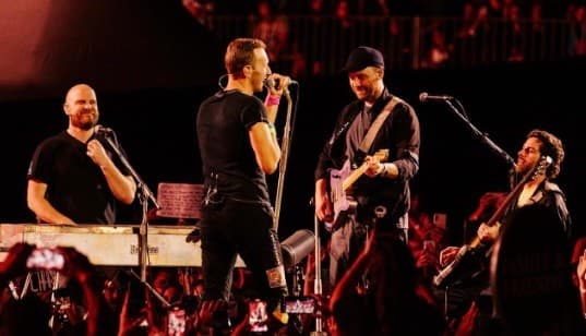 Lirik Lagu Midnight – Coldplay dan Terjemahan, Bakal Dibawakan di Jakarta?