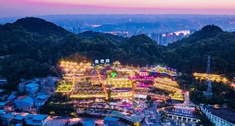 Fakta Menarik Restoran Hot Pot Terbesar di Dunia Seluas Lereng Bukit, seperti Ini Suasananya!