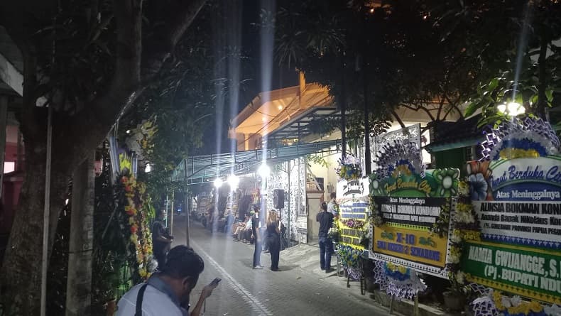 Karangan Bunga Penuhi Rumah Putri Pj Gubernur Papua Pegunungan di Semarang