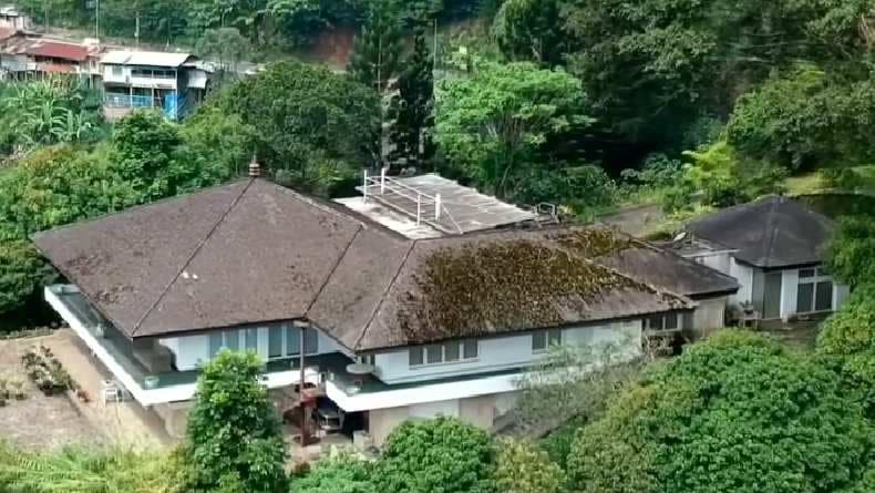 Villa Soekarno yang Kini Terbengkalai, Dulunya Coffee Shop Bergengsi di Puncak Bogor Villa Soekarno yang Kini Terbengkalai, Dulunya Coffee Shop Bergengsi di Puncak Bogor