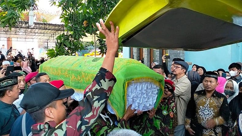 Jenazah Adik Dimakamkan, Amien Rais Kenang saat Masa Muda