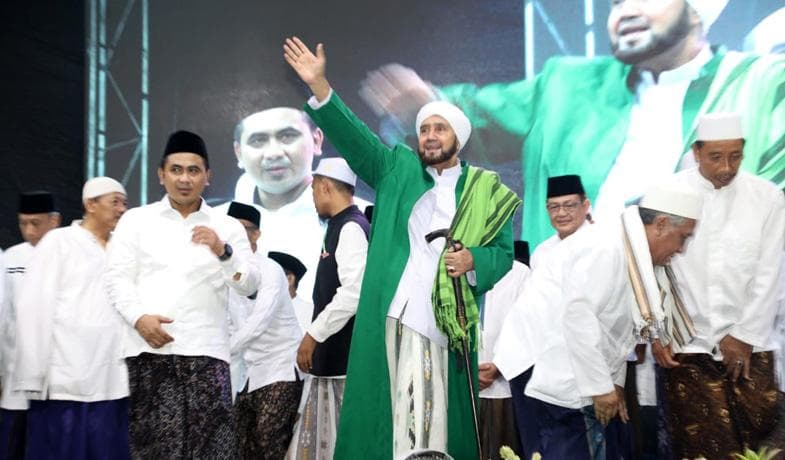 Lirik Sholawat Isyfa Lana- Habib Syech, Arab, Latin, dan Artinya