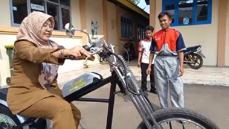 Keren Pisan, Siswa SMKN 1 Majalengka Ciptakan Sepeda Motor Listrik dari Barang Bekas