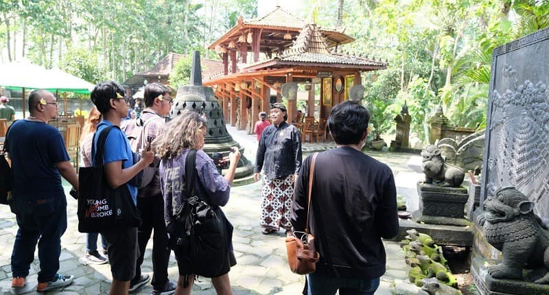 Mengintip Istana Mataram Kuno di Tengah Hutan Borobudur, Banyak Koleksi Benda Purbakala