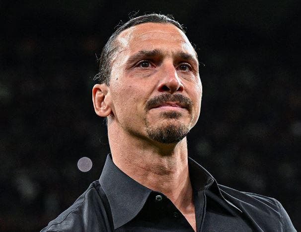 Dikenal Garang, Zlatan Ibrahimovic Tetap Tak Bisa Tahan Tangis saat Umumkan Pensiun