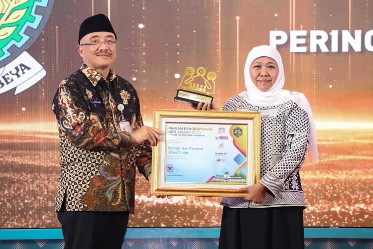 Raih Penghargaan BKN Awards 2023, Gubernur Khofifah Harap Kompetensi ASN Meningkat